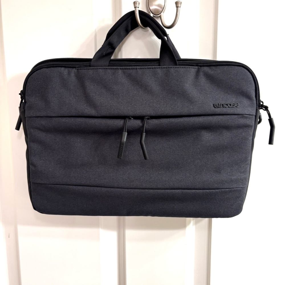 NWOT Incase Charcoal City Brief 13 Inch Laptop Bag